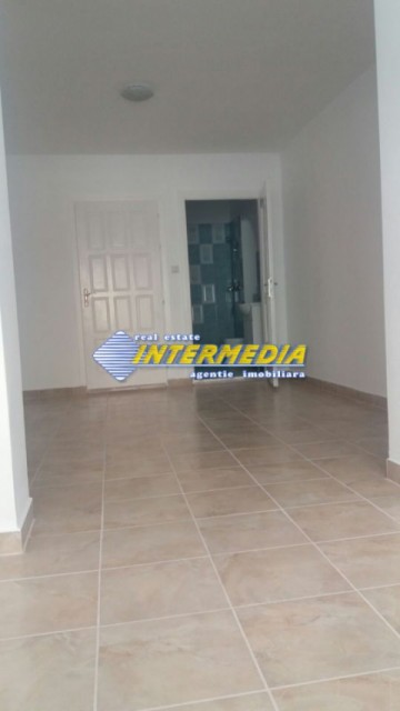 spatiu-comercial-finisat-de-vanzare-in-cetate-2